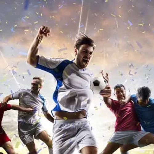 لاعبو كرة قدم يحتفلون بالفوز وسط تساقط القصاصات — البطولة الايطالية. الدوري الايطالي 2026